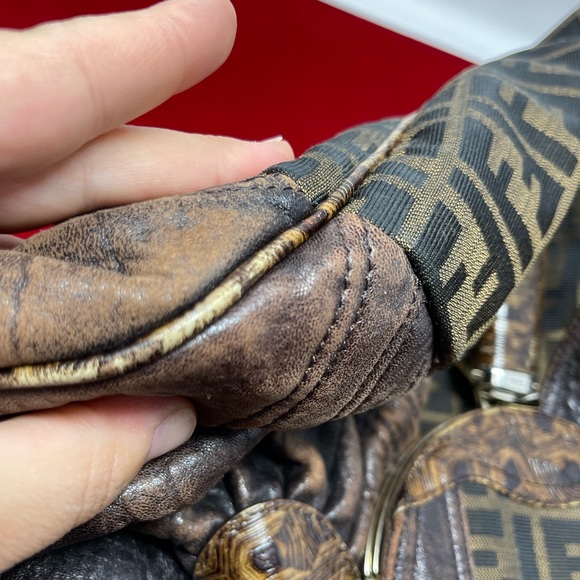 authentic FENDI Brown Leather Gold-plated Spy Shoulder Bag - Picture 12 of 15